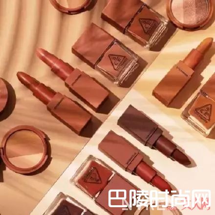 土唇妆搭配什么妆容最合适_新的一年我们不吃！但吃土唇可以有