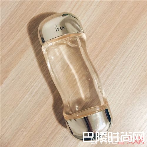 流金水成分测评_看过这些化妆水的测评 你会发现自己真该打脸了