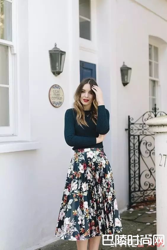 印花半裙短半裙_女人春天约会这样穿，让直男欲罢不能