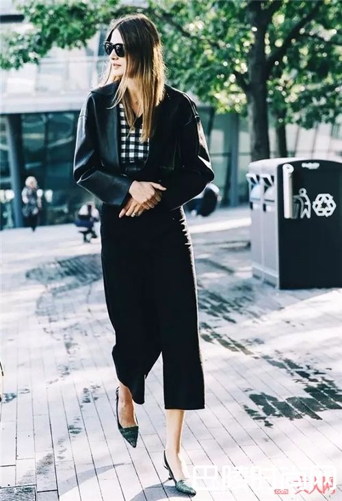 外套小一号的搭配_今年流行穿衣短一号 这样更俏皮时髦噢！