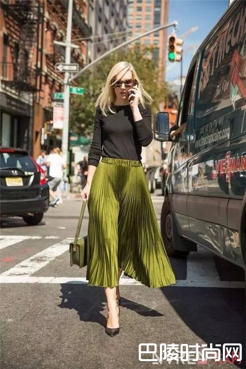针织衫搭配什么裙舒适休闲_针织衫搭配什么裙子称霸春夏 今年四海八荒的美全靠这么穿！