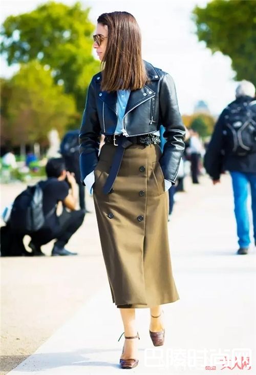 外套小一号的搭配_今年流行穿衣短一号 这样更俏皮时髦噢！