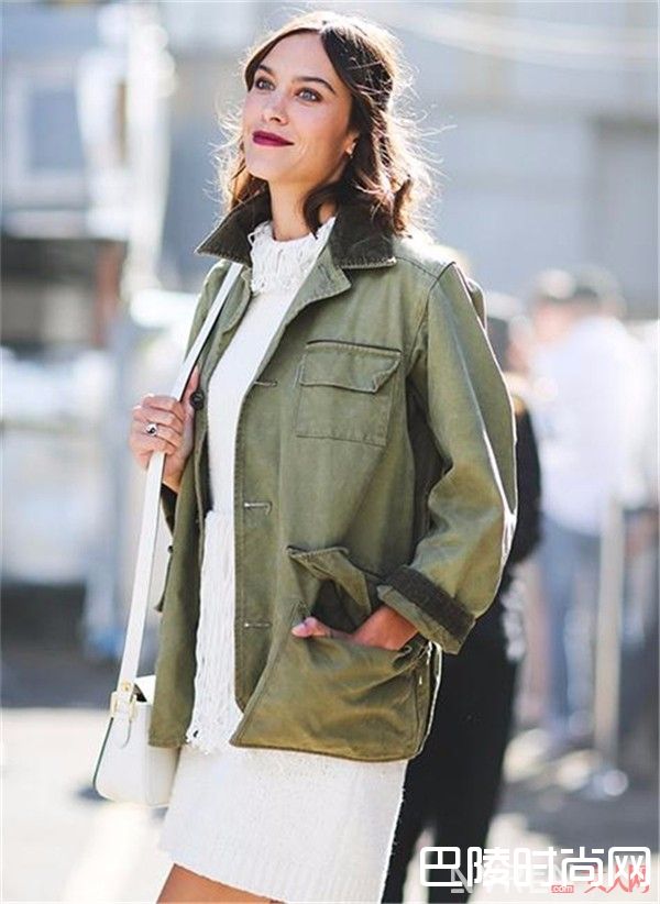 早春流行趋势军旅风夹克_早春穿衣荒的你缺哪件 看看2017年早春流行趋势吧