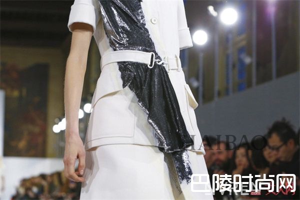 2017年早春流行趋势_早春穿衣荒的你缺哪件 看看2017年早春流行趋势吧