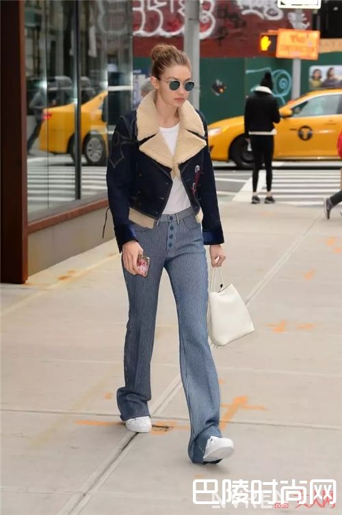 外套小一号的搭配_今年流行穿衣短一号 这样更俏皮时髦噢！