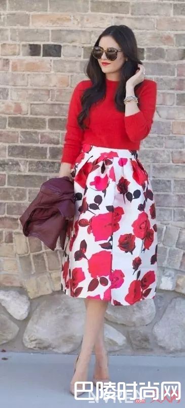 印花半裙短半裙_女人春天约会这样穿，让直男欲罢不能