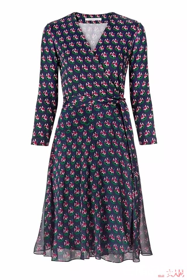 深V裹身裙_女人春天约会这样穿，让直男欲罢不能