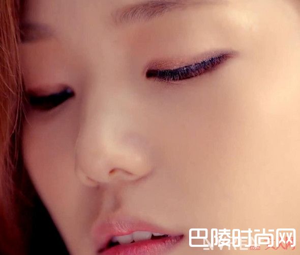 泪眼状化妆技巧_泪眼妆化妆步骤详解 简单四步化出无辜大眼睛