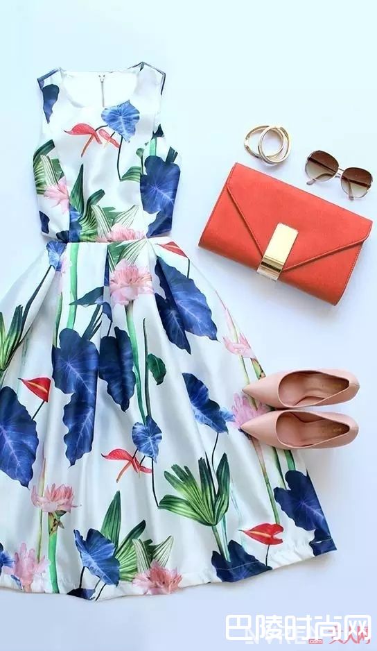 印花连衣裙_女人春天约会这样穿,让直男欲罢不能