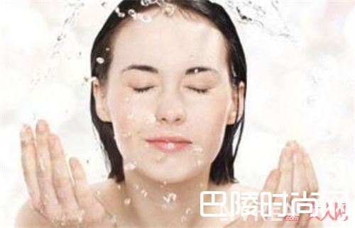 洗脸的四大误区你中了几个？_你洗脸的方式正确吗？这些护肤误区千万别闯！