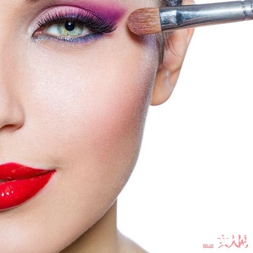 卧蚕怎么画好看_白色眼影可以画卧蚕吗 与眼妆巧妙搭配让你眼部更加诱人