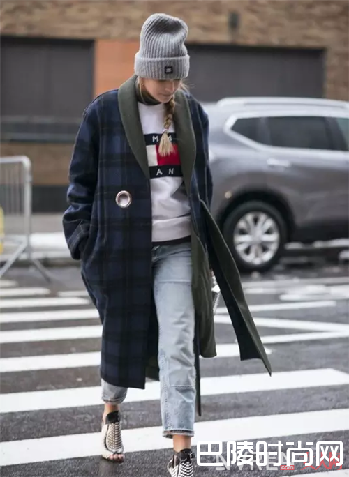 长款外套搭配浅色牛仔裤_浅色牛仔会显胖？看了这些你就知道是谣言了