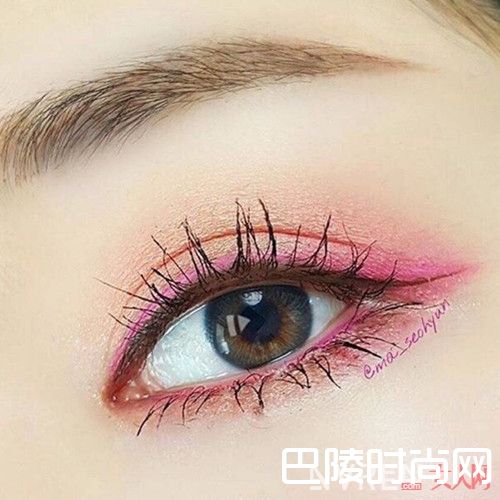 白色眼影可以画卧蚕吗_白色眼影可以画卧蚕吗 与眼妆巧妙搭配让你眼部更加诱人