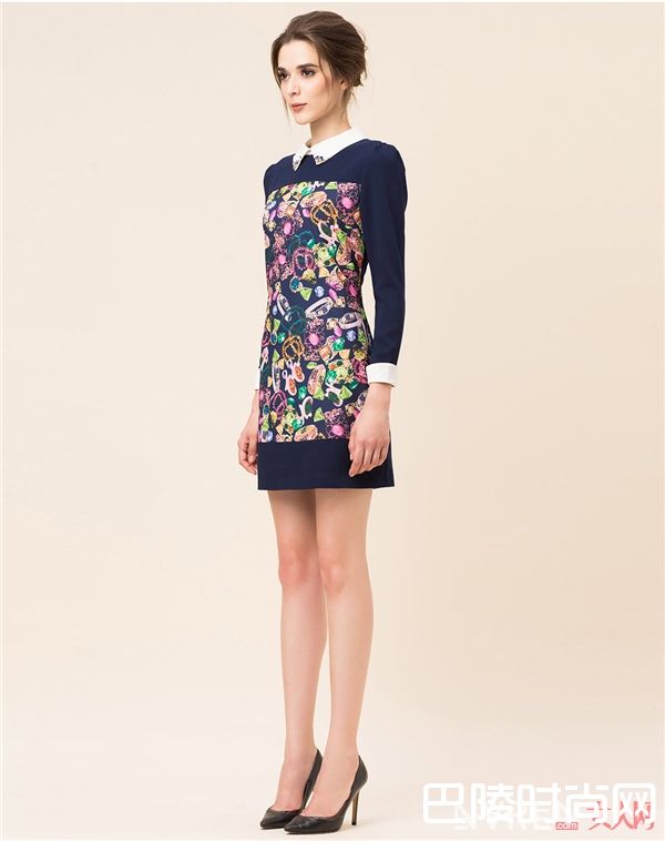 春天约会穿印花连衣裙