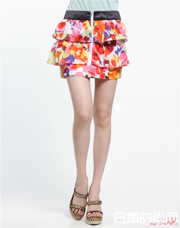 春天约会穿短款Midi skirt