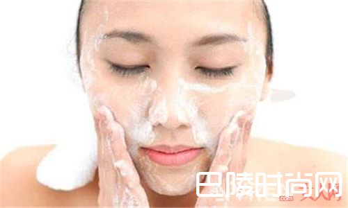 正确的洗脸六步曲_你洗脸的方式正确吗？这些护肤误区千万别闯！