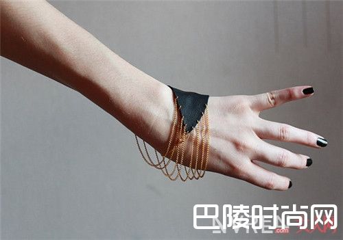 MARIA BLACK饰品简介_相见恨晚小而美的首饰 今年桃花运就靠它了