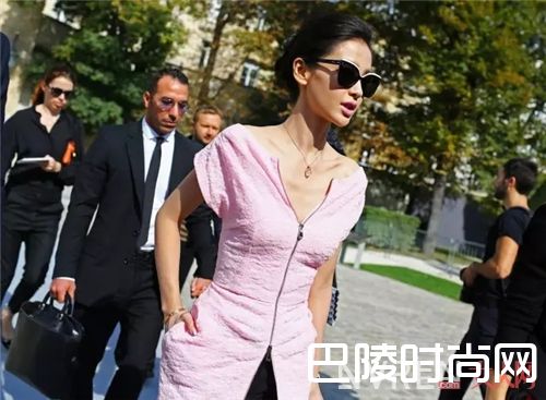 对暖皮的不太友好的颜色_你是暖肤色的人吗?这样穿衣能让你显得白!