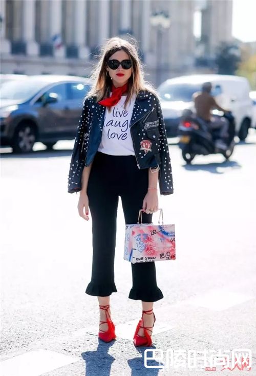 利用服饰搭配_红色单品“见春死”？这样搭配一样可以清新脱俗！