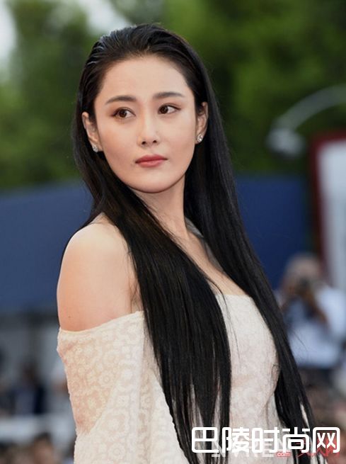 女明星流行大背头_女明星开始流行这个发型,梳起来帅一脸!