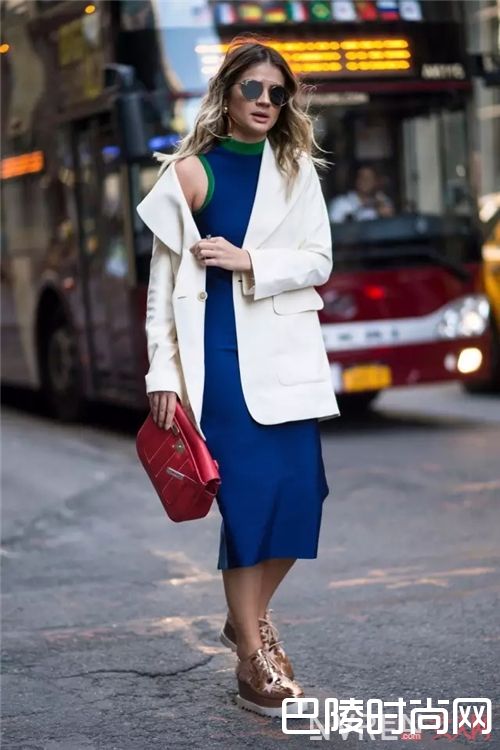 利用包包来搭配_红色单品“见春死”？这样搭配一样可以清新脱俗！