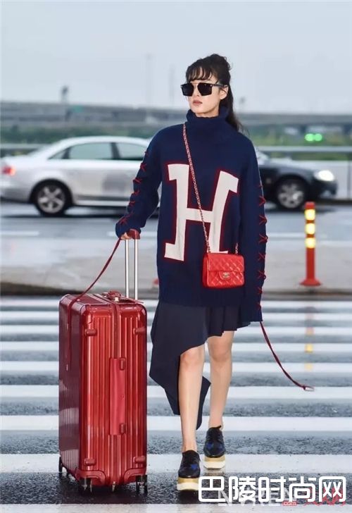 利用包包来搭配_红色单品“见春死”？这样搭配一样可以清新脱俗！