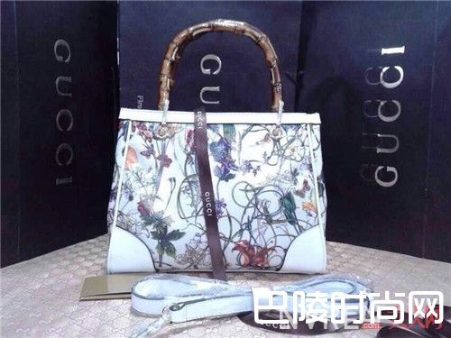 撞色宽肩带复古豆腐包怎么搭_女士包包如何搭配 简约精致包包搭配 给最潮流的你