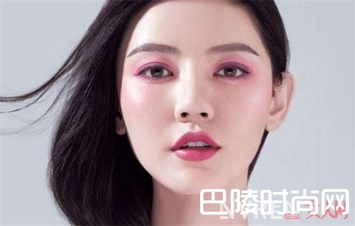 “桃花妆”有多美腻_一种招“桃花”的妆容 让你在春天美不胜收