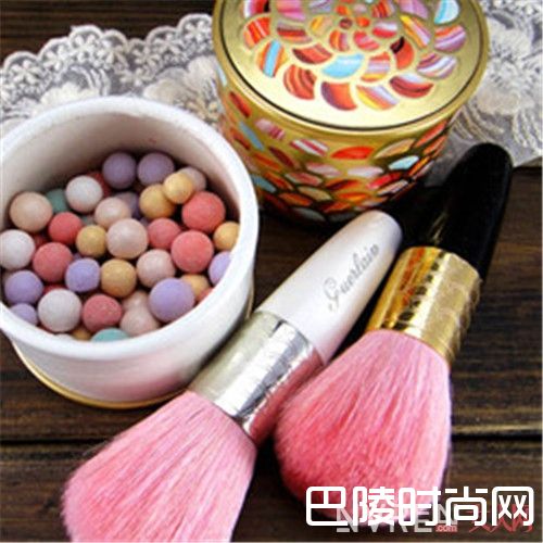 有哪些好用的散粉刷_不要再说妆容搞不定 那一定是你化妆刷没选好