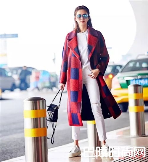 mini size双肩包的多种背法_双肩包翻身！打造时髦路线 