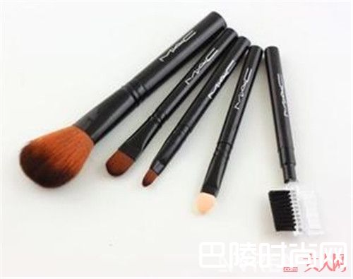 粉底刷分为哪几类_不要再说妆容搞不定 那一定是你化妆刷没选好