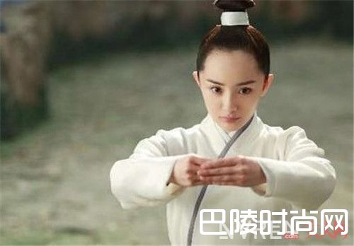 杨幂以往发际线对比_听说杨幂要去植发?学会这五招拯救发髻线后移