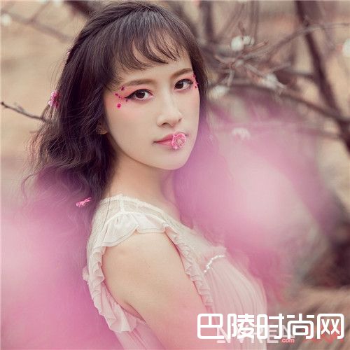 “桃花妆”有多美腻_一种招“桃花”的妆容 让你在春天美不胜收
