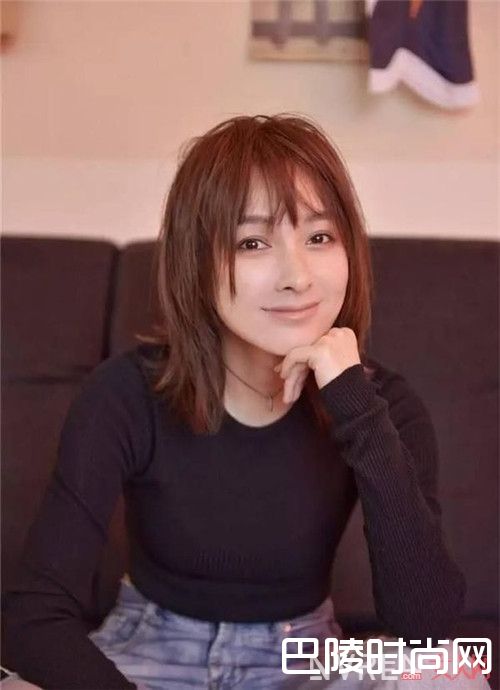 法式刘海明星示范_从集体lob头到全民剪刘海 再到二次元染发你都跟上了没