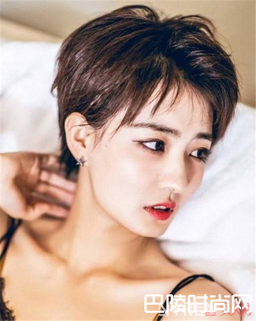 明星示范短发_女明星们都在剪的男友同款短发 你也敢挑战吗？