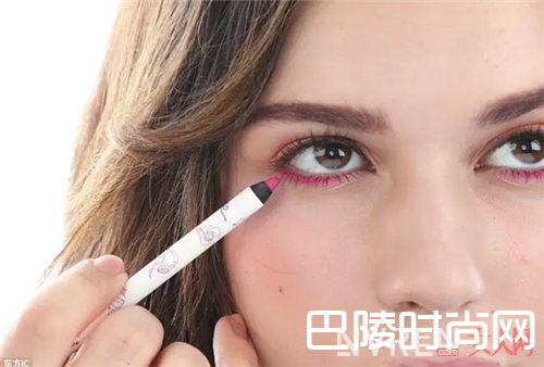 “桃花妆”怎么画