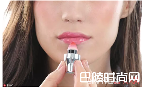 “桃花妆”怎么画