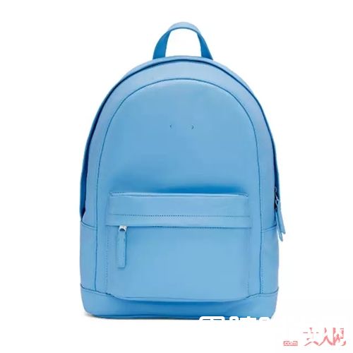 时髦运动款双肩包_双肩包翻身！打造时髦路线 