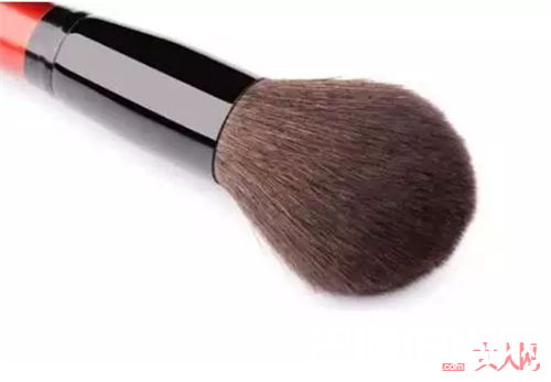 化妆刷的有哪几种材质_不要再说妆容搞不定 那一定是你化妆刷没选好