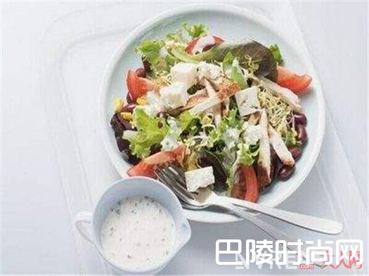 鸡肉沙拉+酸奶_七种减肥晚餐让你一月暴瘦10斤 夏天将至也无所畏惧