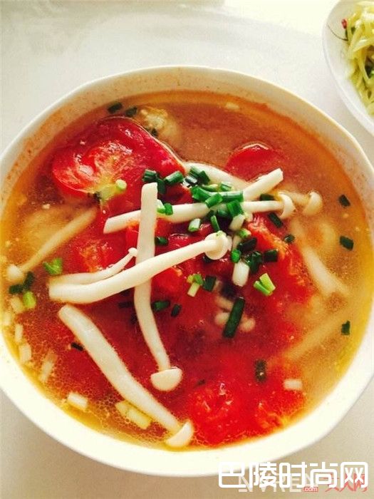 白菜饺子+番茄蘑菇汤_七种减肥晚餐让你一月暴瘦10斤 夏天将至也无所畏惧
