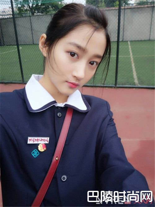 明星示范俏皮马尾_马尾既能扎出少女范儿 也能扎出女神范儿