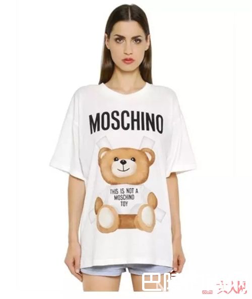 MOSCHINO T恤推荐_基础款升级穿搭 给乱穿衣“加点料”