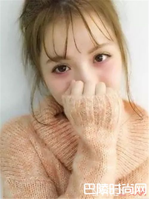 楚楚可怜的睫毛腮红_巧用腮红打造完美妆容 这些技巧你get了吗？