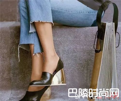 不规则裤脚穿搭技巧_牛仔裤还只会卷裤脚?今年流行的裤子长这样!