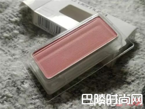 少女感爆棚的耳朵腮红_巧用腮红打造完美妆容 这些技巧你get了吗？