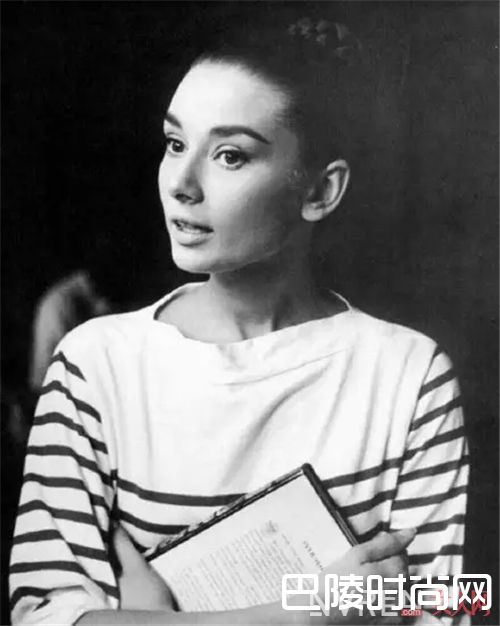 SAINT JAMES T恤搭配_基础款升级穿搭 给乱穿衣“加点料”