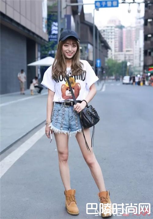 MOSCHINO T恤推荐_基础款升级穿搭 给乱穿衣“加点料”