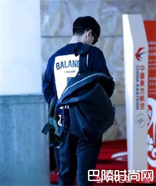 STUDIO CONCRETE T恤推荐_基础款升级穿搭 给乱穿衣“加点料”