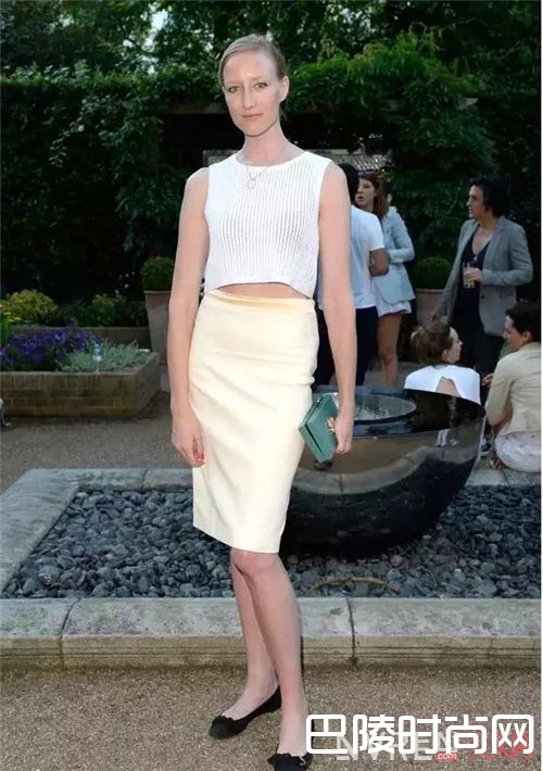 铅笔裙适合哪些人穿？_这条裙子流行了50年！成熟Sexy的女人必备单品
